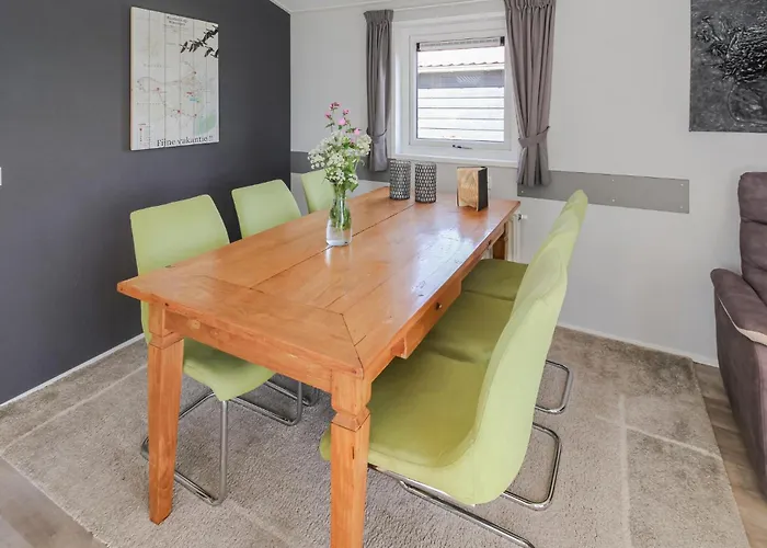 3 Bedroom Beautiful In Holiday home Den Oever